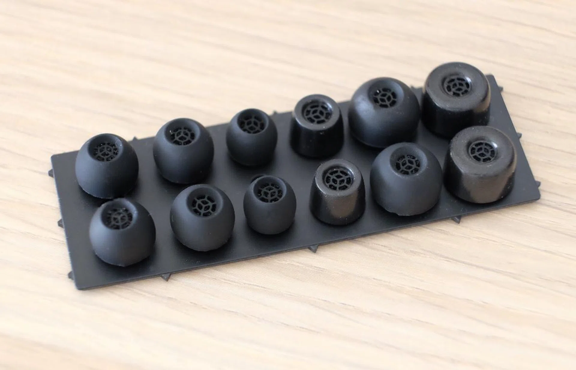 The IE 900 comes with six additional pairs of silicone and memory foam ear tips.