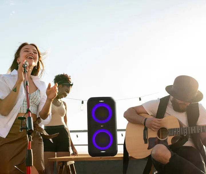 With a mic for karaoke and ¼-inch cable that supports most instruments, the Gig XXL looks to be versatile for both enjoying music and performing. Image: Klipsch.