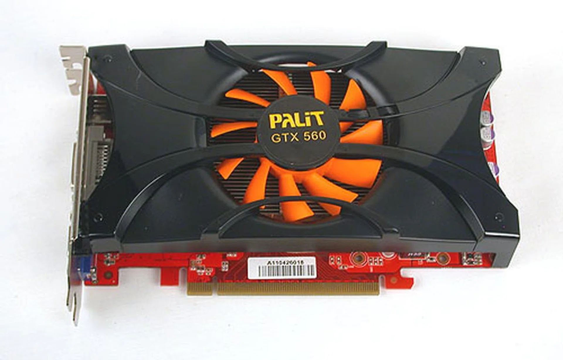 It's now one fan instead of the two we saw on Palit's 560 Ti Sonic.