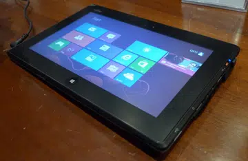 The Fujitsu Stylistic Q572 is powered by the latest low-powered AMD Z-60 APU, which is essentially AMD's answer to Intel's Atom processors. 