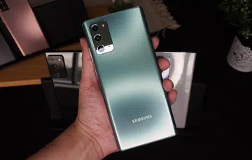 The Samsung Galaxy Note20 and Note20 Ultra.