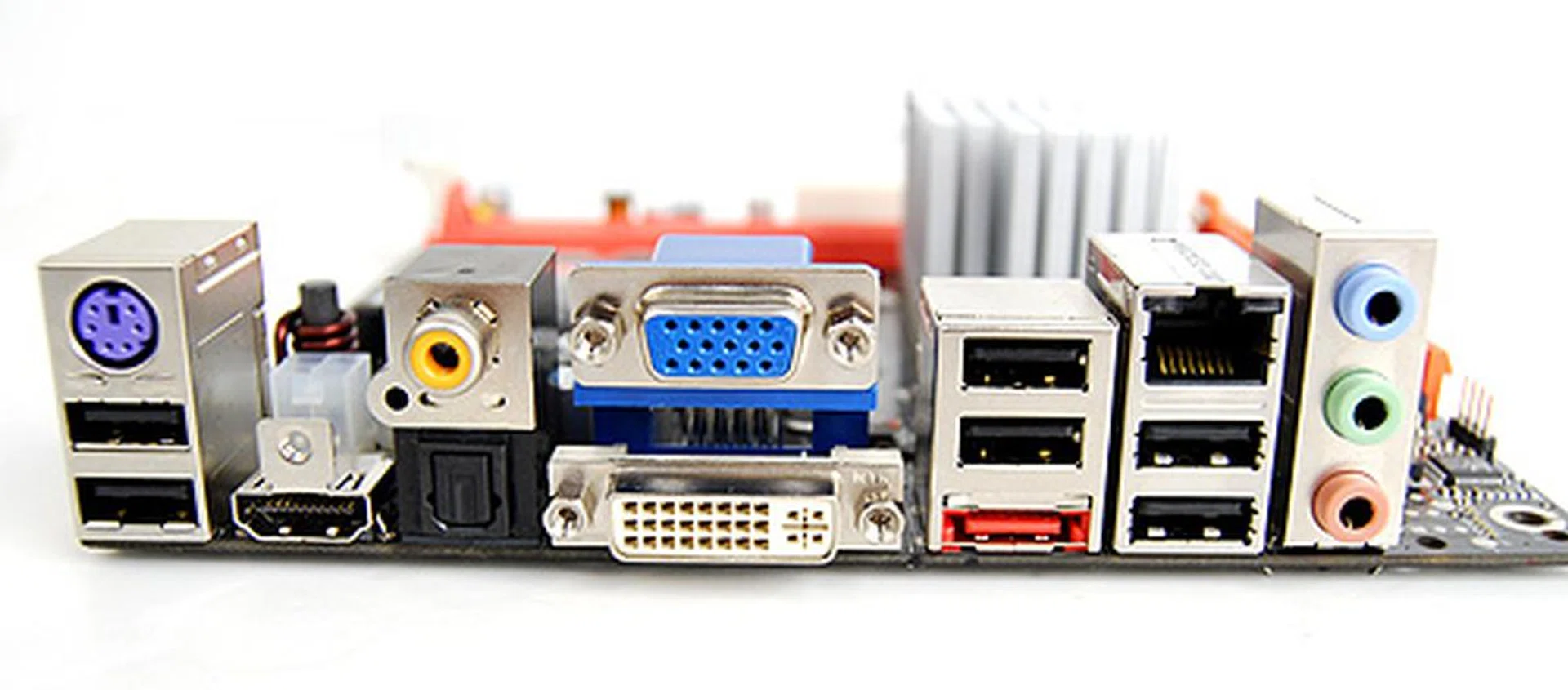 Despite its small size, the Zotac GeForce 9300-ITX WiFi manages to pack almost all the possible ports you need. No FireWire, however, but you do get six USB 2.0 ports, a PS/2 port for keyboards, a RJ-45 Gigabit LAN port, an all-important eSATA port and various video ports: DVI, HDMI and VGA.