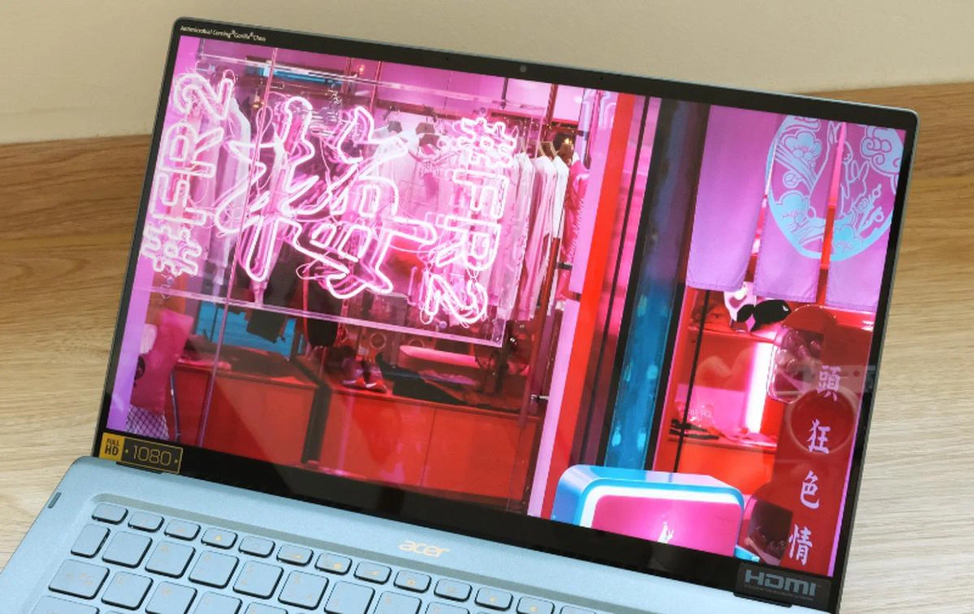The touchscreen display is protected by antimicrobial Corning Gorilla Glass. Colours are vivid, and the screen gets bright, but it doesn't provide the sharpest visuals.