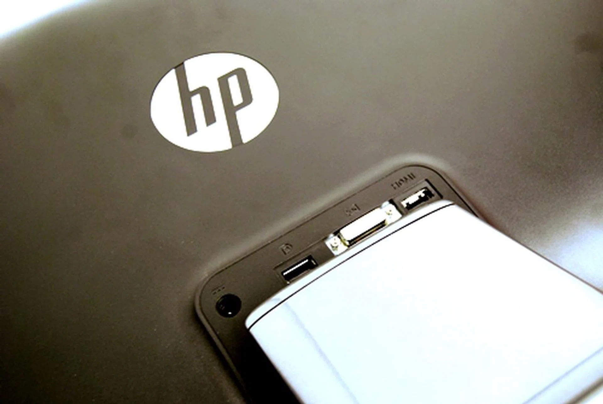 HP 2310e Monitor - LED in Style | HardwareZone Singapore
