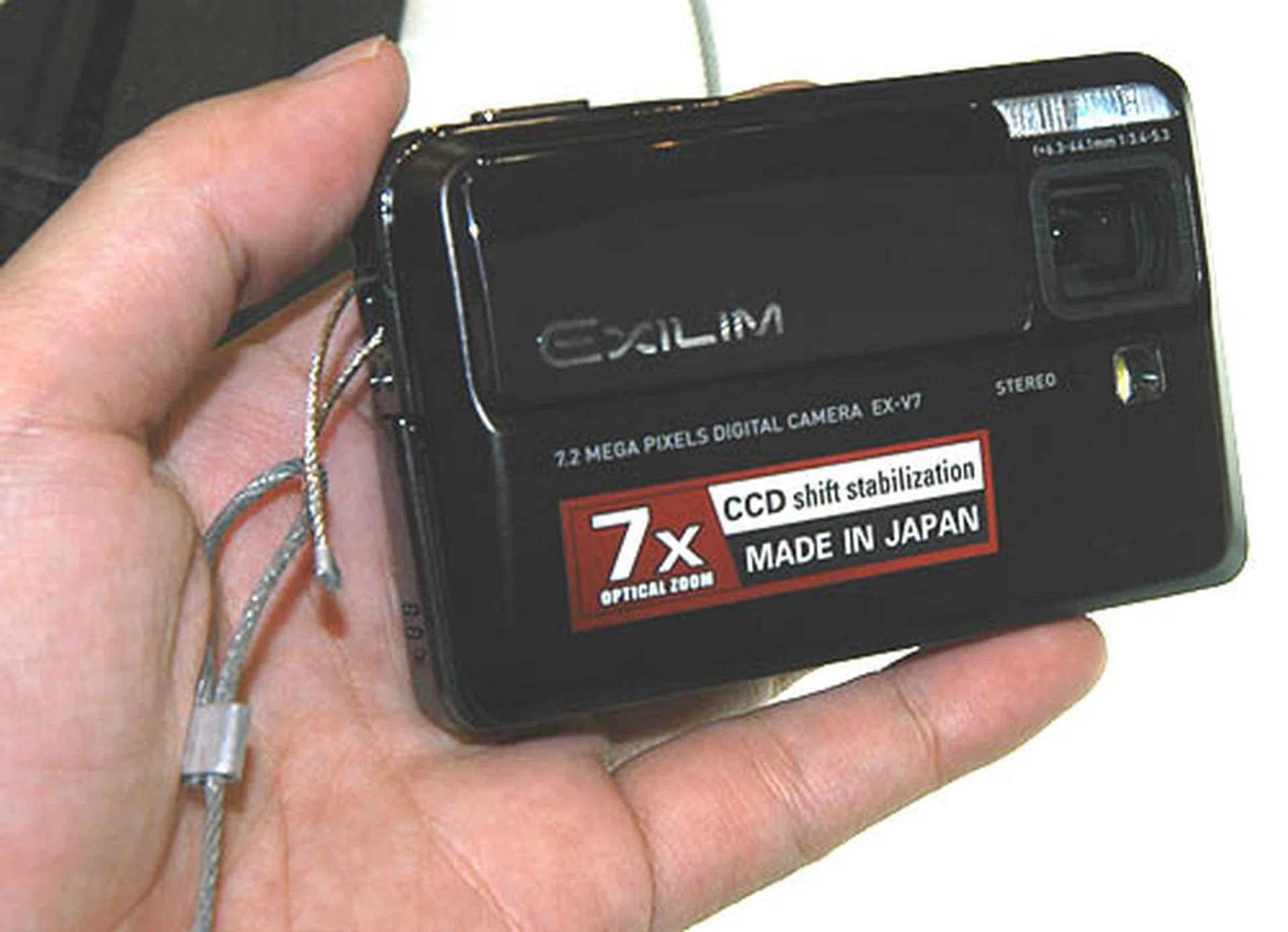  The latest Casio EXILIM Hi-Zoom EX-V7 is probably the world's slimmest compact digital camera with a 7x optical zoom. It even comes with mechanical CCD shift stabilization technology to compensate for photo blurs. Look for a good deal now at the IT Show for $699 with a free bag and 2GB memory card among its gifts.  