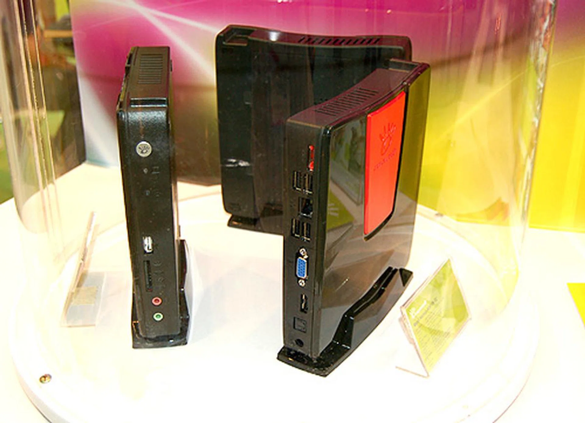 The Manli Nettop AD01M-T2 is special because instead of being powered by your traditional Atom or Ion chipset, it is instead driven by a dual-core AMD Athlon Neo X2 L325 1.5GHz processor.