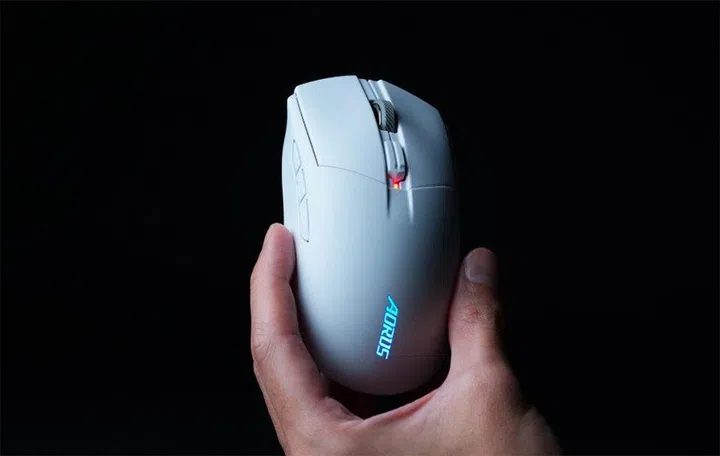 The Aorus M10 Infinity mouse, which also features an aluminum-magnesium alloy base.
