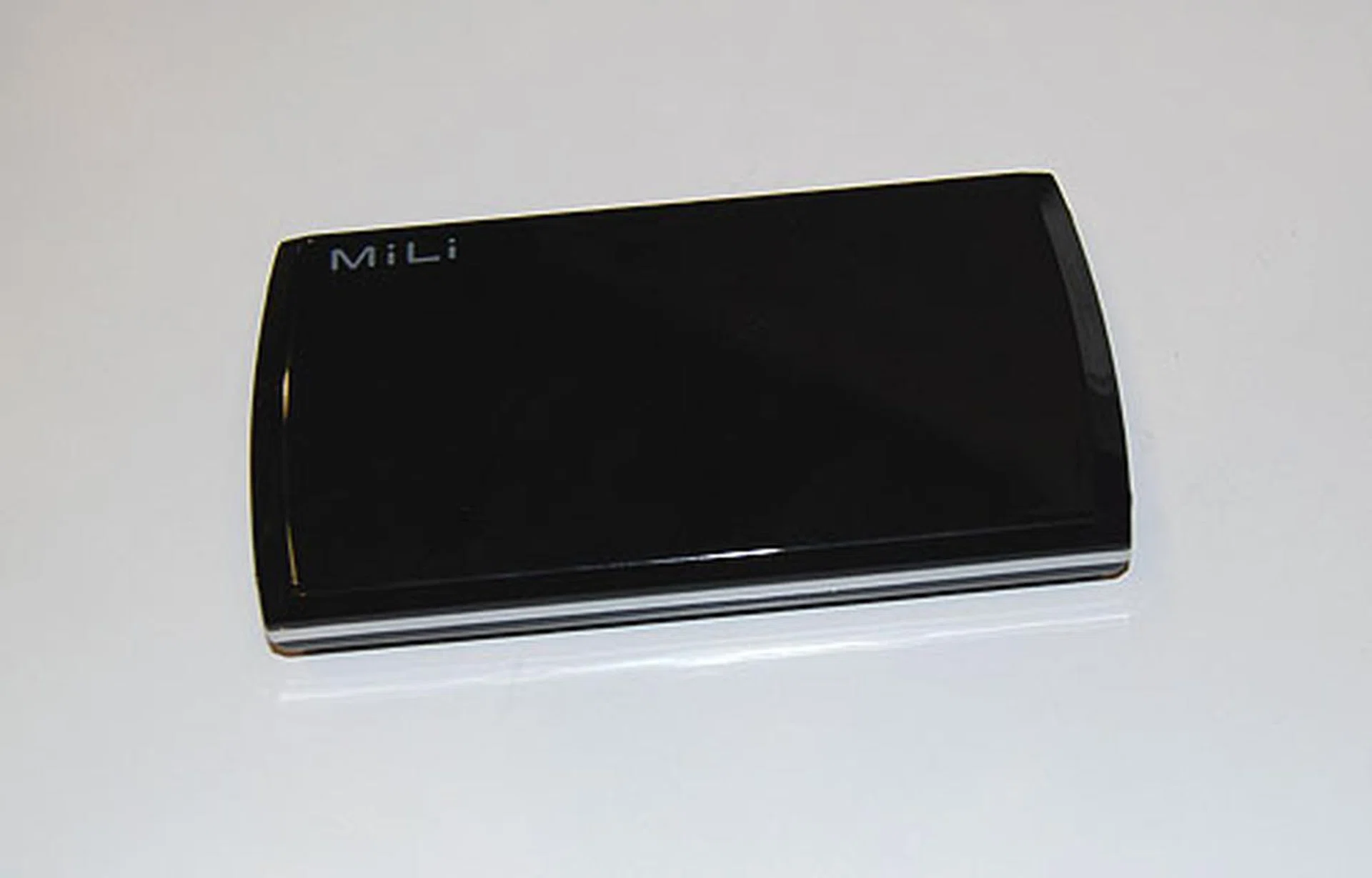 The Mili Power Prince is another new product that has been launched at the IT Show. An 5000 mAh portable battery pack for the iPhone/iPod/iPad, it's going for a special price of $89. 