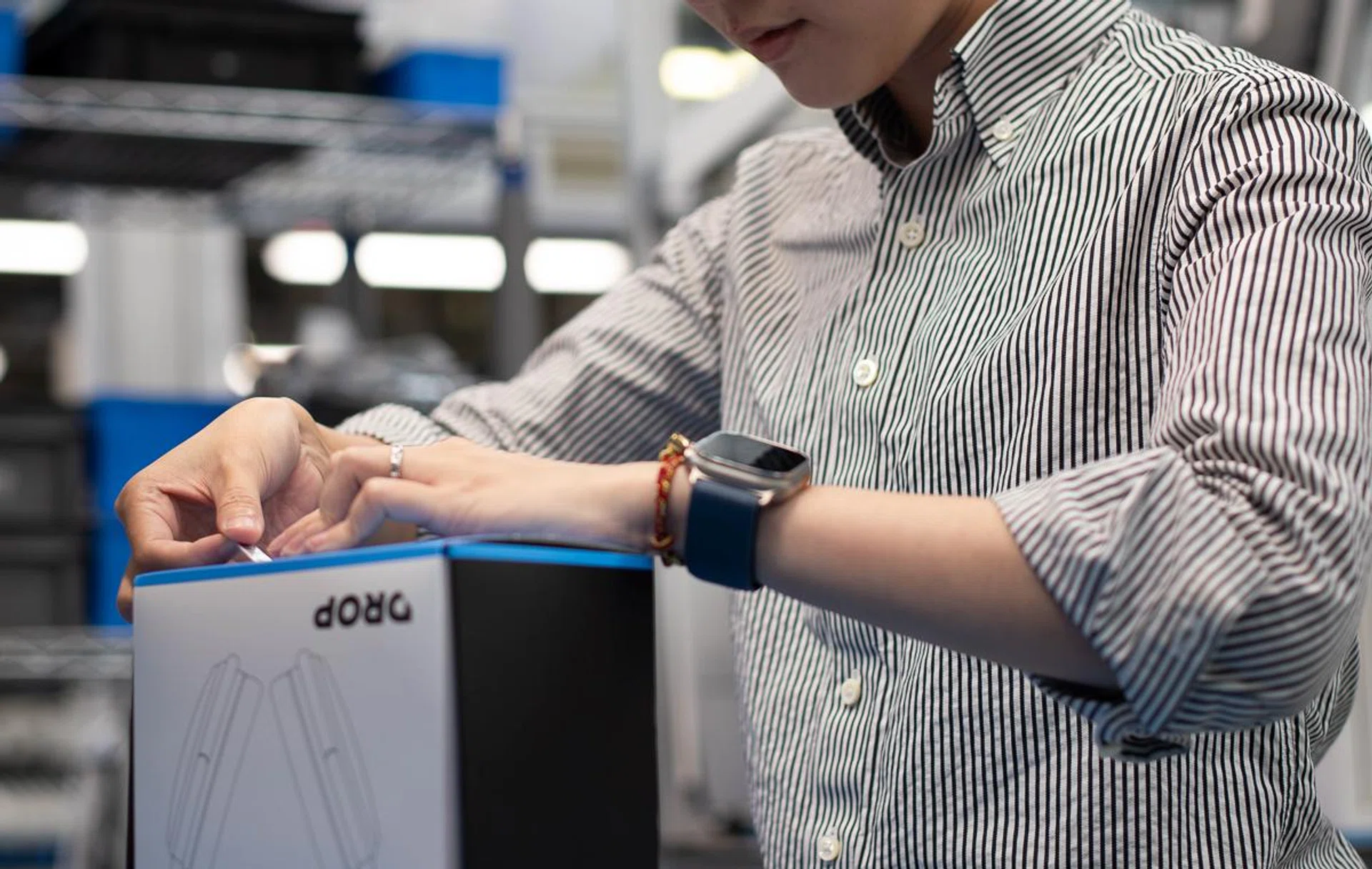 Putting on the serial labels. Photo: Sennheiser
