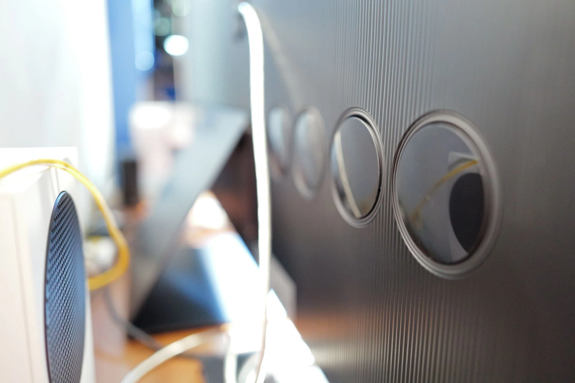 The 4.2.2-channel speaker system on the S95D is pretty impressive on its own merits.