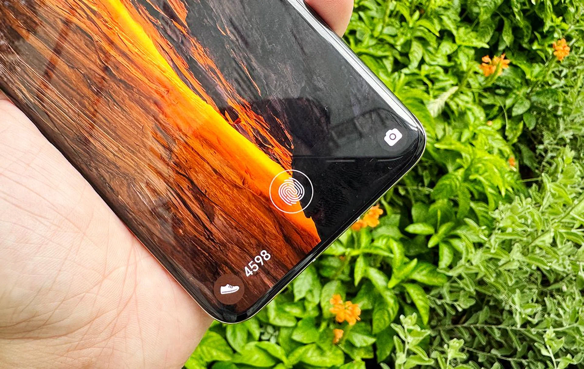 Honor Magic6 Pro's in-display fingerprint sensor.
