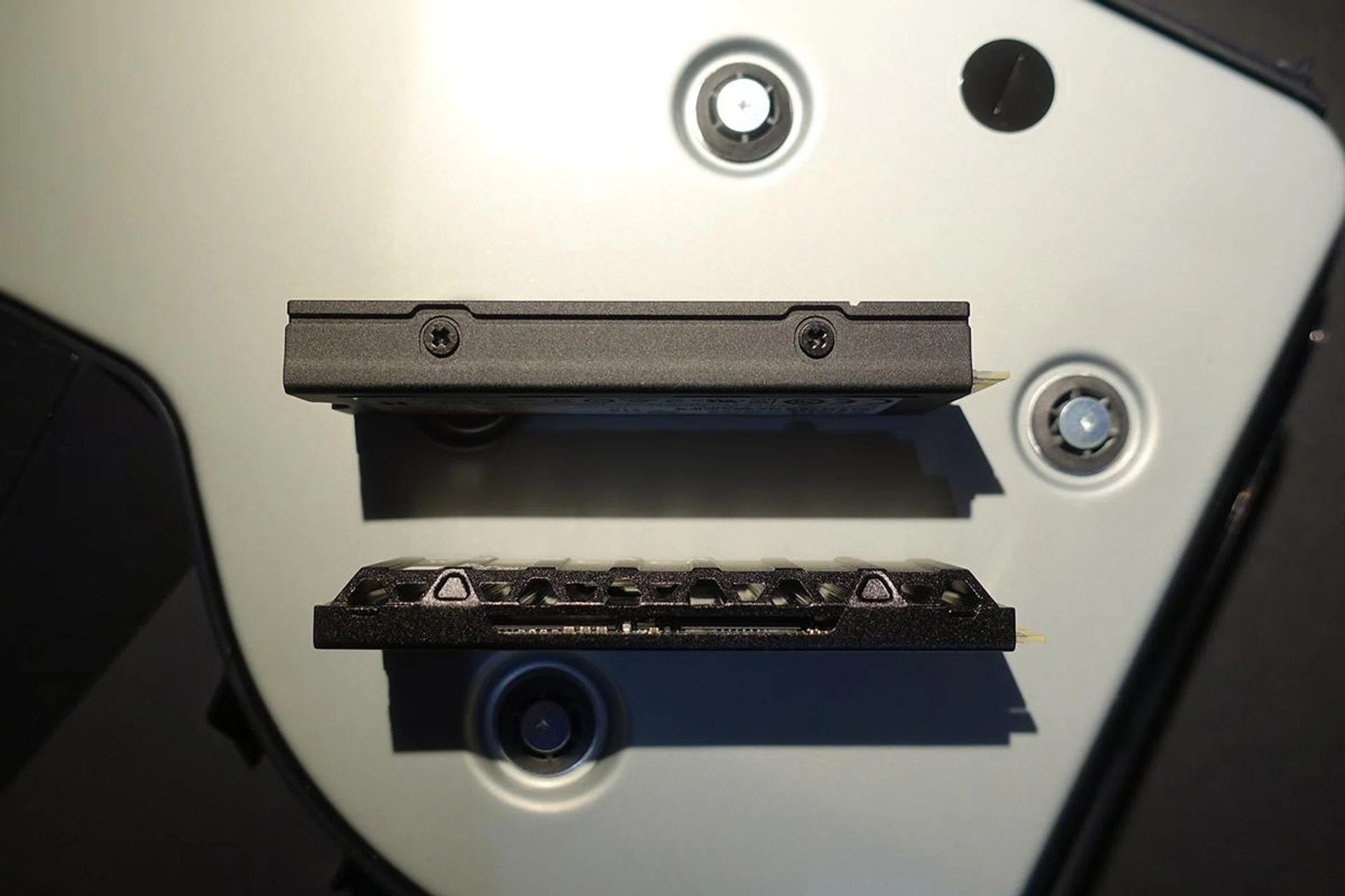 Top: Seagate FireCuda 540, bottom: WD Black SN850.