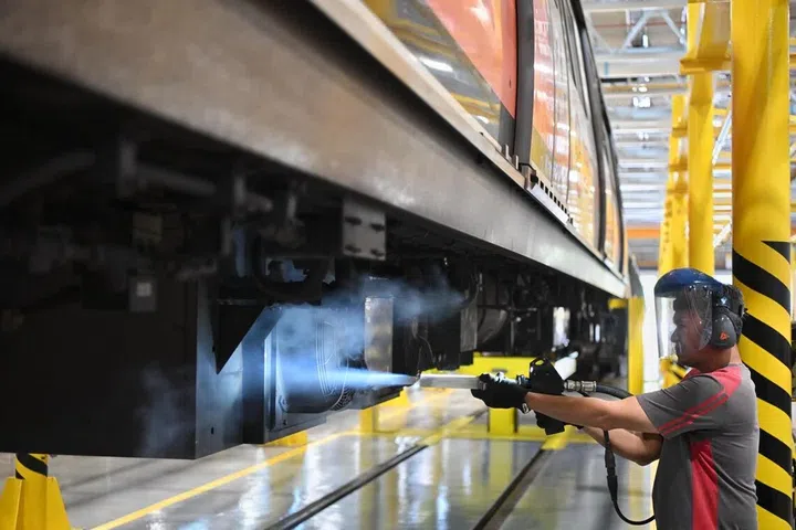 A SMRT staff member using a dry-ice cleaning machine