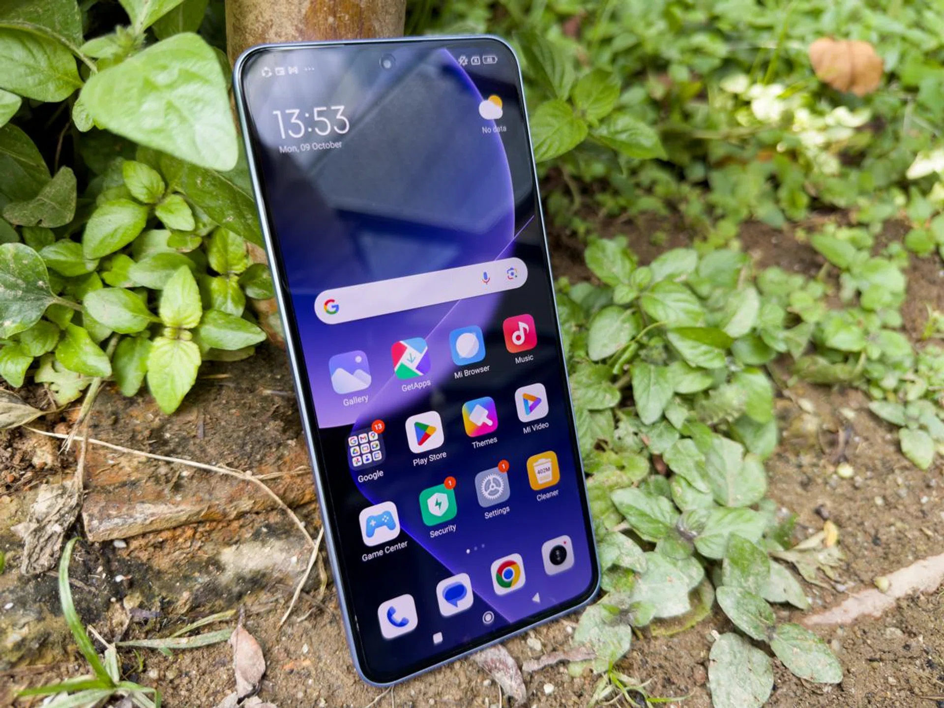 Screen is legible even under bright sunlight at 2pm.