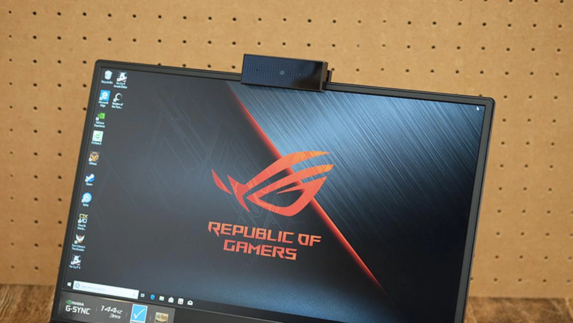 The bundled webcam is a GC21 webcam that offers 1080p video at 60fps.