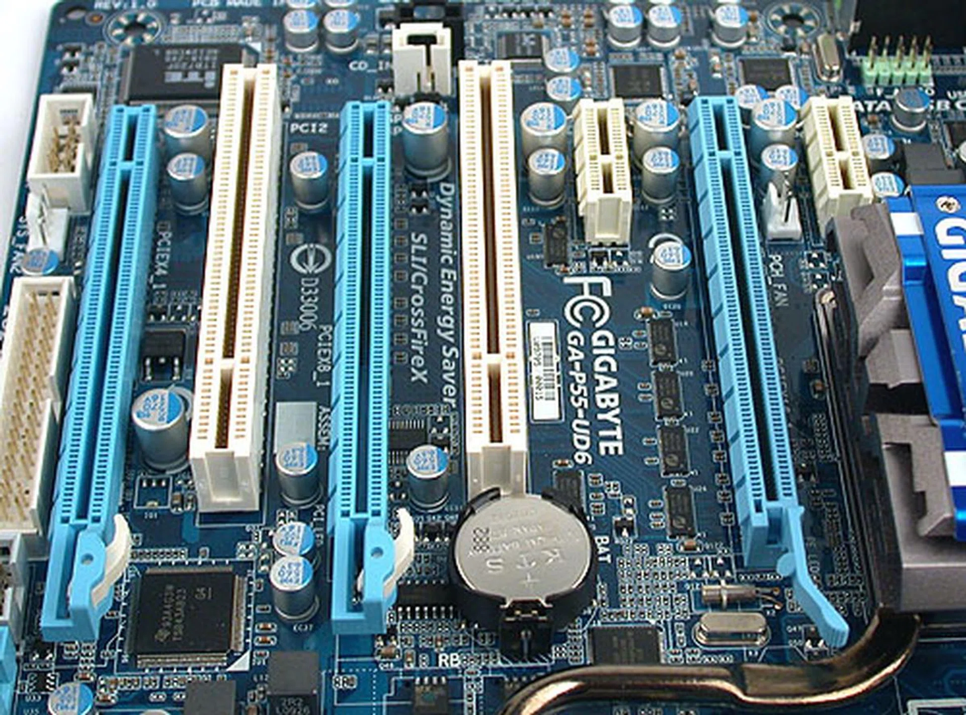 Like the ASUS motherboard which went with three PCIe graphics slots, the last one here (on the extreme left) is only PCIe x4. This slot also looks a bit cramped with the floppy connector close beside it.
