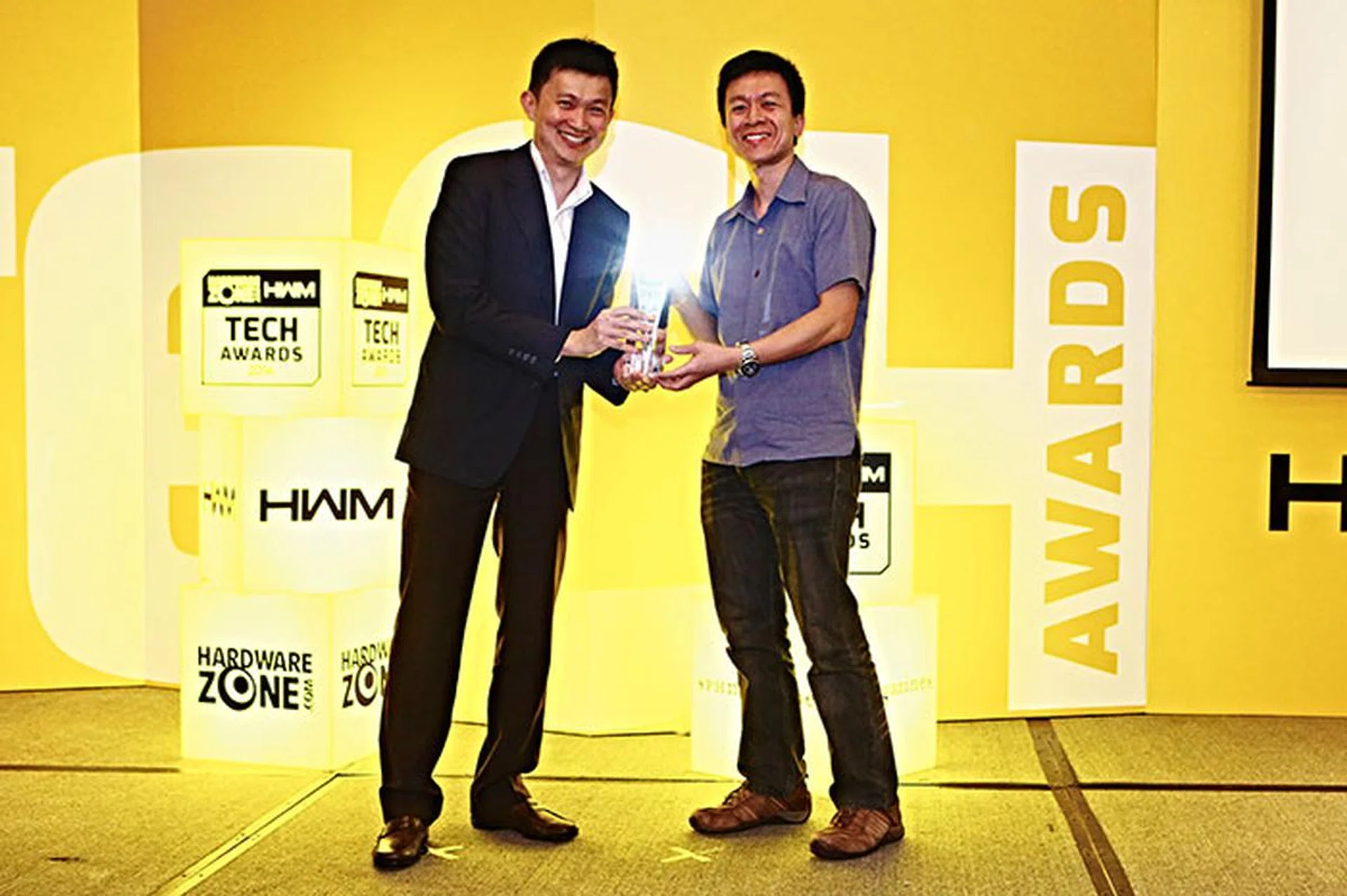 The Roccat Ryos MK Pro won the Editor's Choice award for Best Gaming Keyboard. Here's Mr. Johnson Lee, Sales Director for Corbell Technology, receiving the trophy on behalf of Roccat.