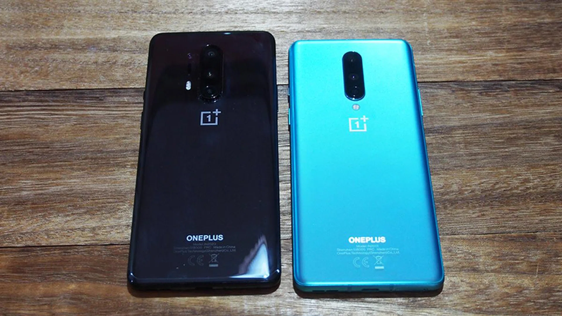 OnePlus 8 Pro (left), OnePlus 8 (right).