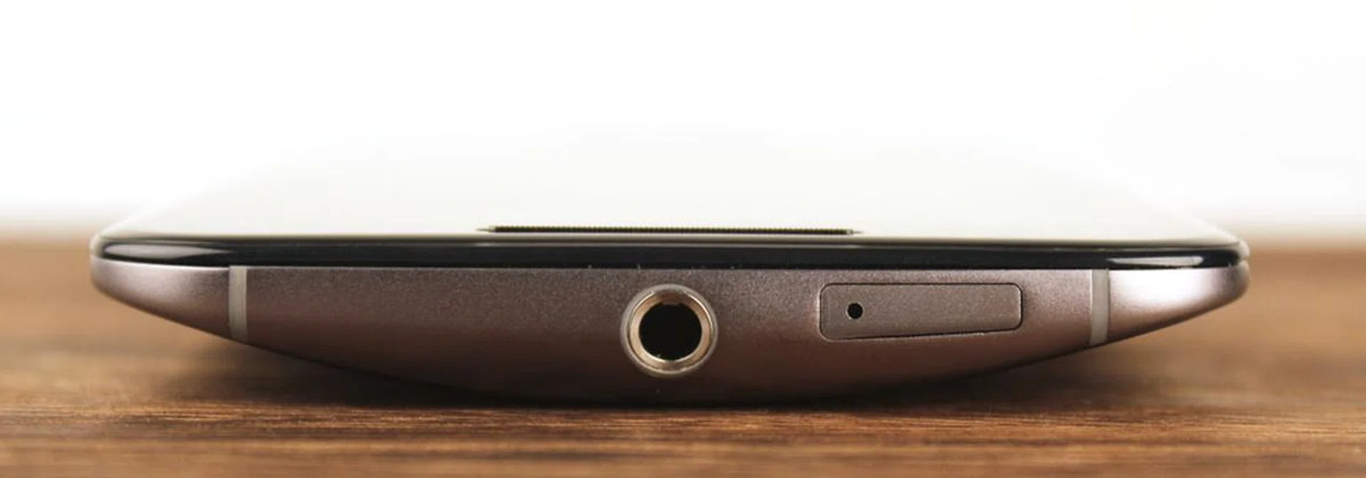 The Moto X's curvy form factor makes it a joy to hold