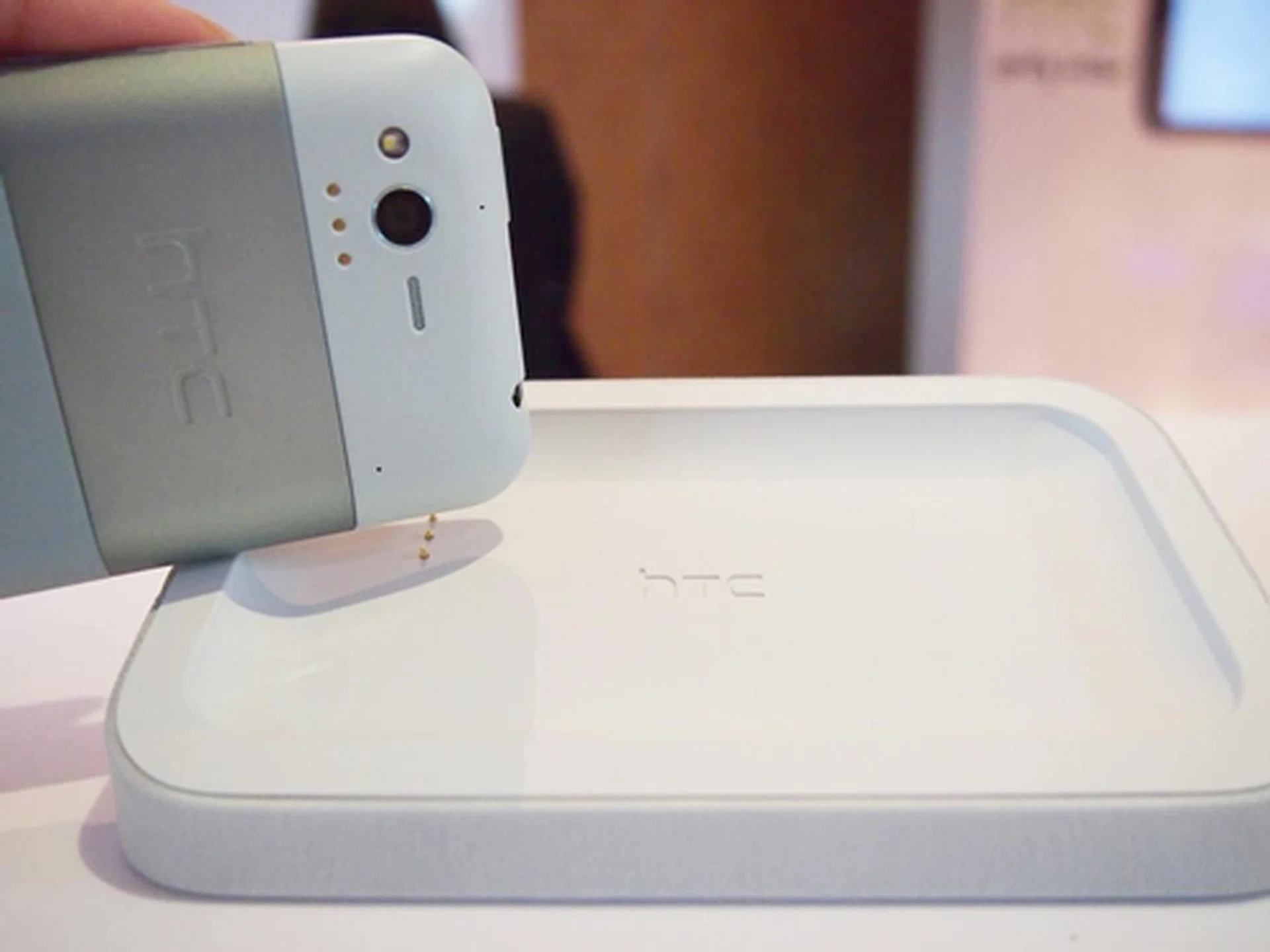Check out the three contact points at the back of the HTC Rhyme. Then check out the Docking Station. The station recharges the phone while transforming your phone into an alarm clock and music player of sorts. The station comes with built‐in Bluetooth capable speakers for the required morning blast of music.