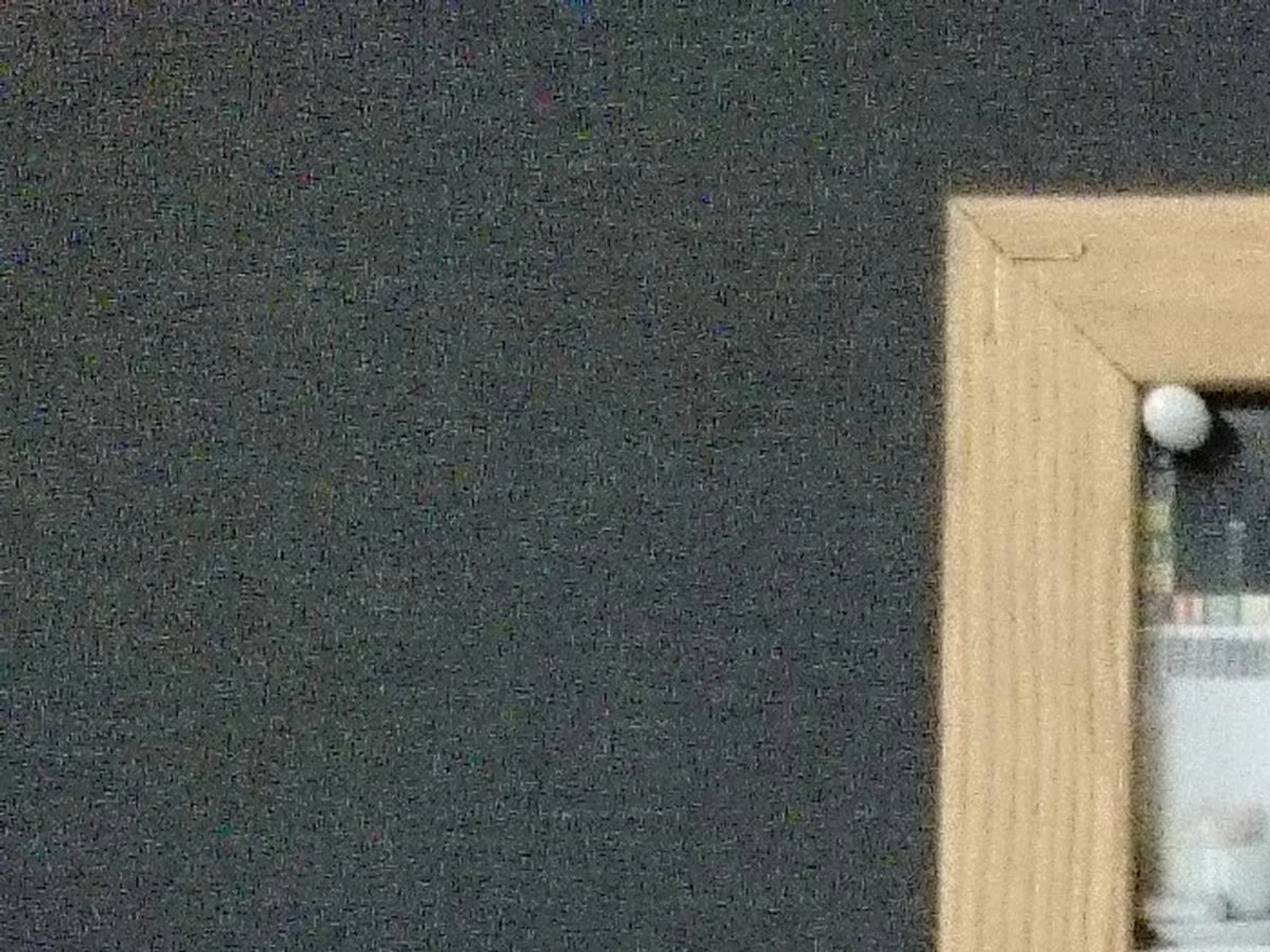 Sony Z1, 20MP, ISO 400, 100% crop.