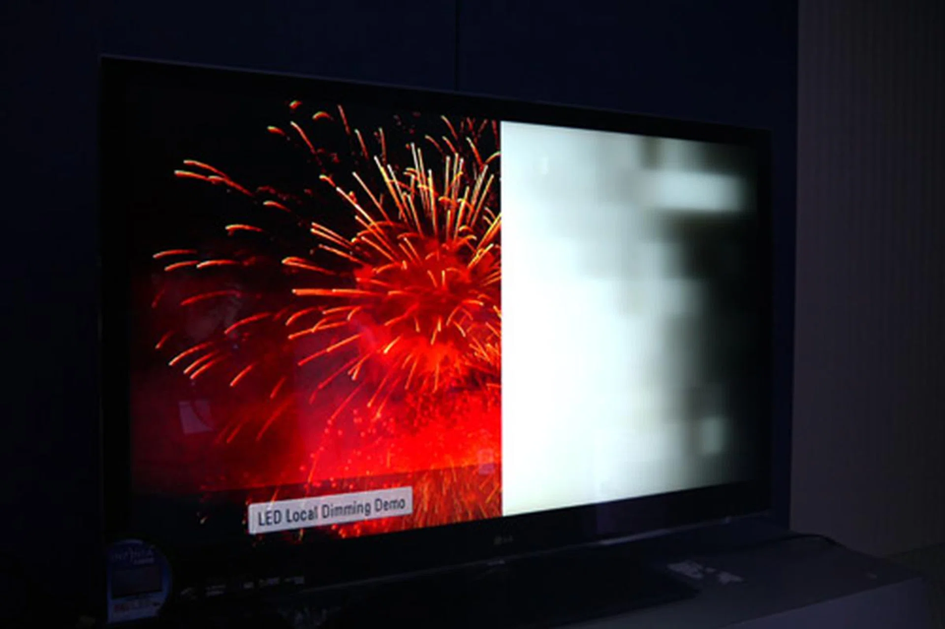 A live moving image is displayed on the left half of the screen, while LG's localized dimming is shown working in tandem on the right.