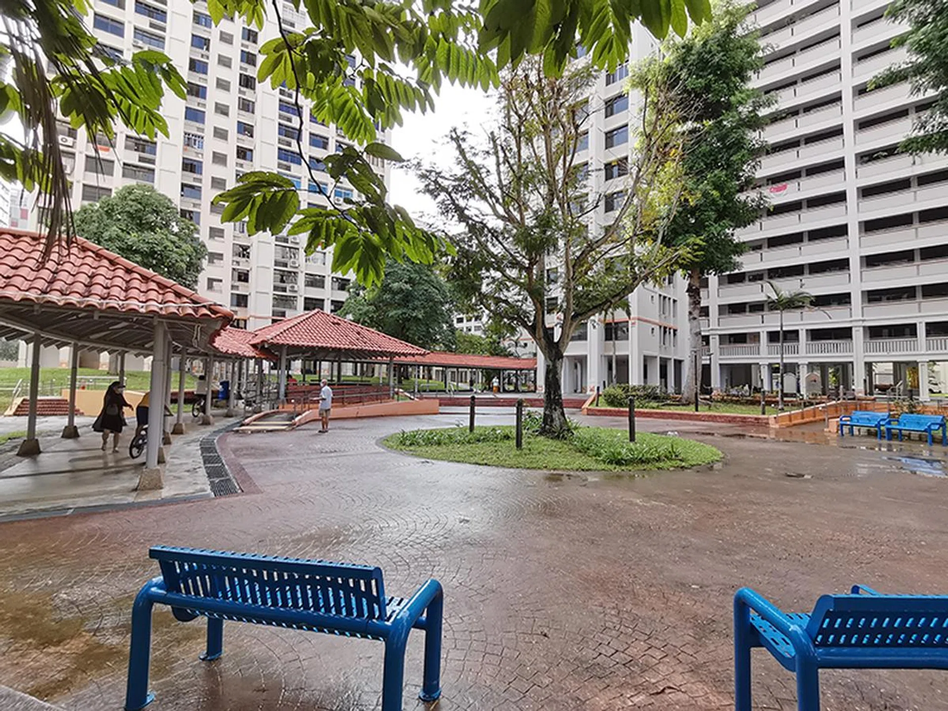 Ultra-wide-angle shot using the dedicated camera.