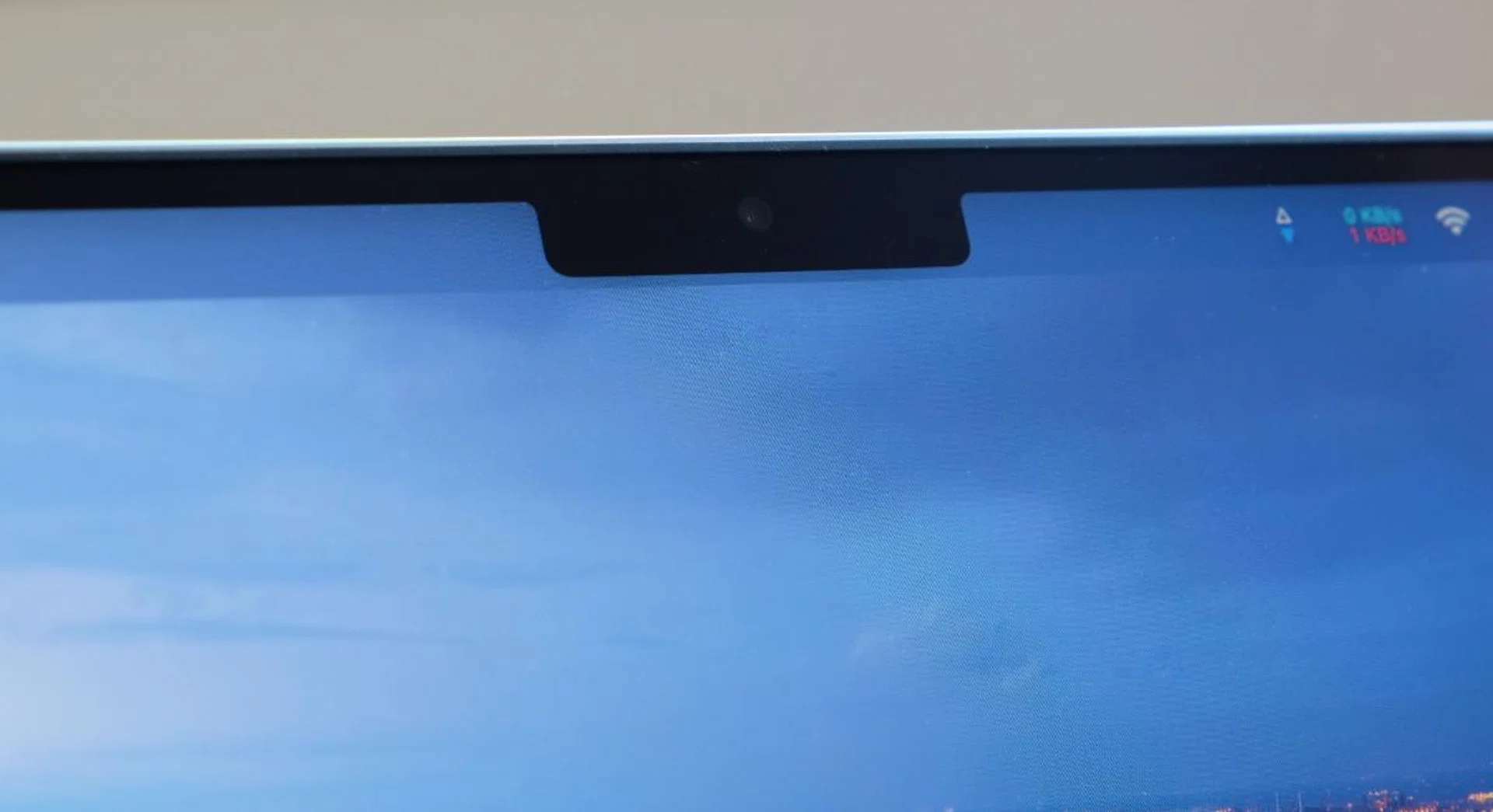 The notch doesn't always appear obvious. Of course, it sticks out if you use a light-coloured wallpaper.