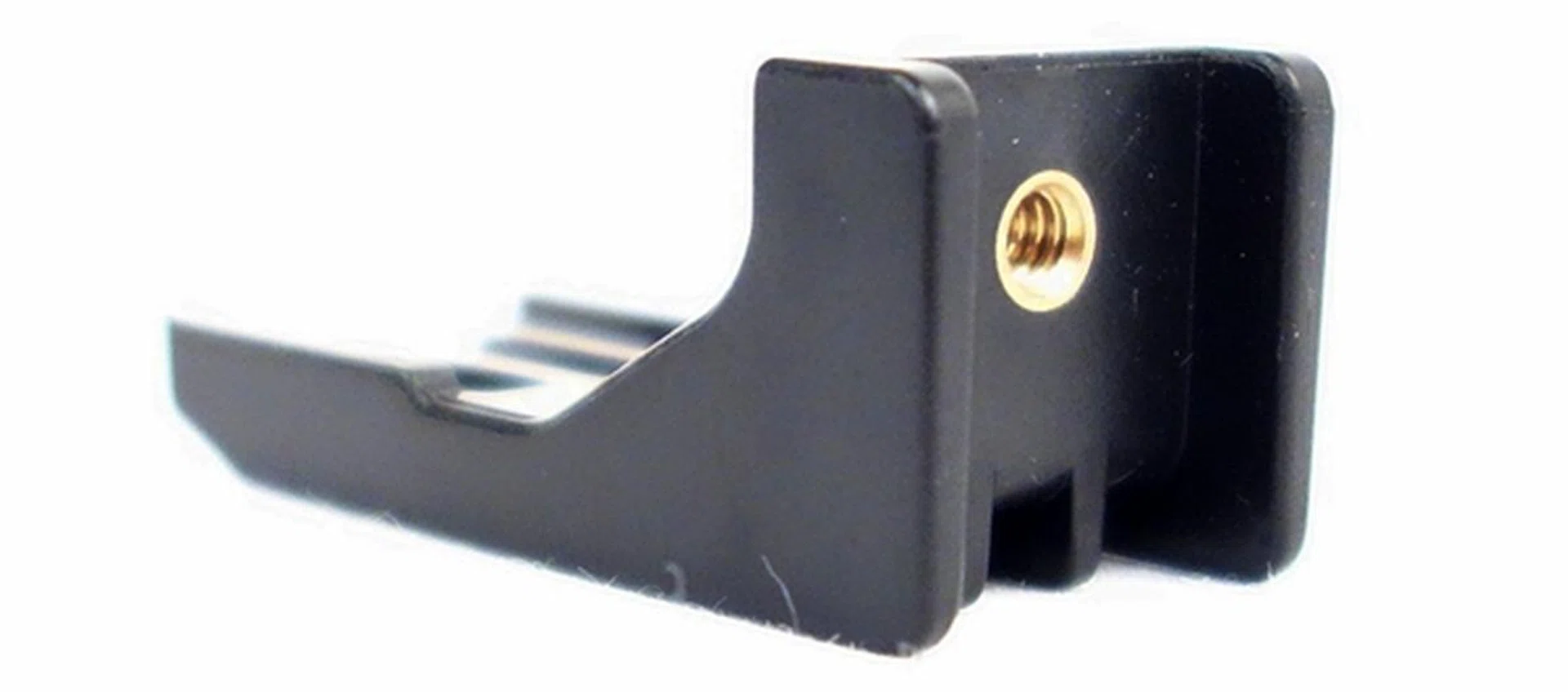 There are three bundled VGA support claws.