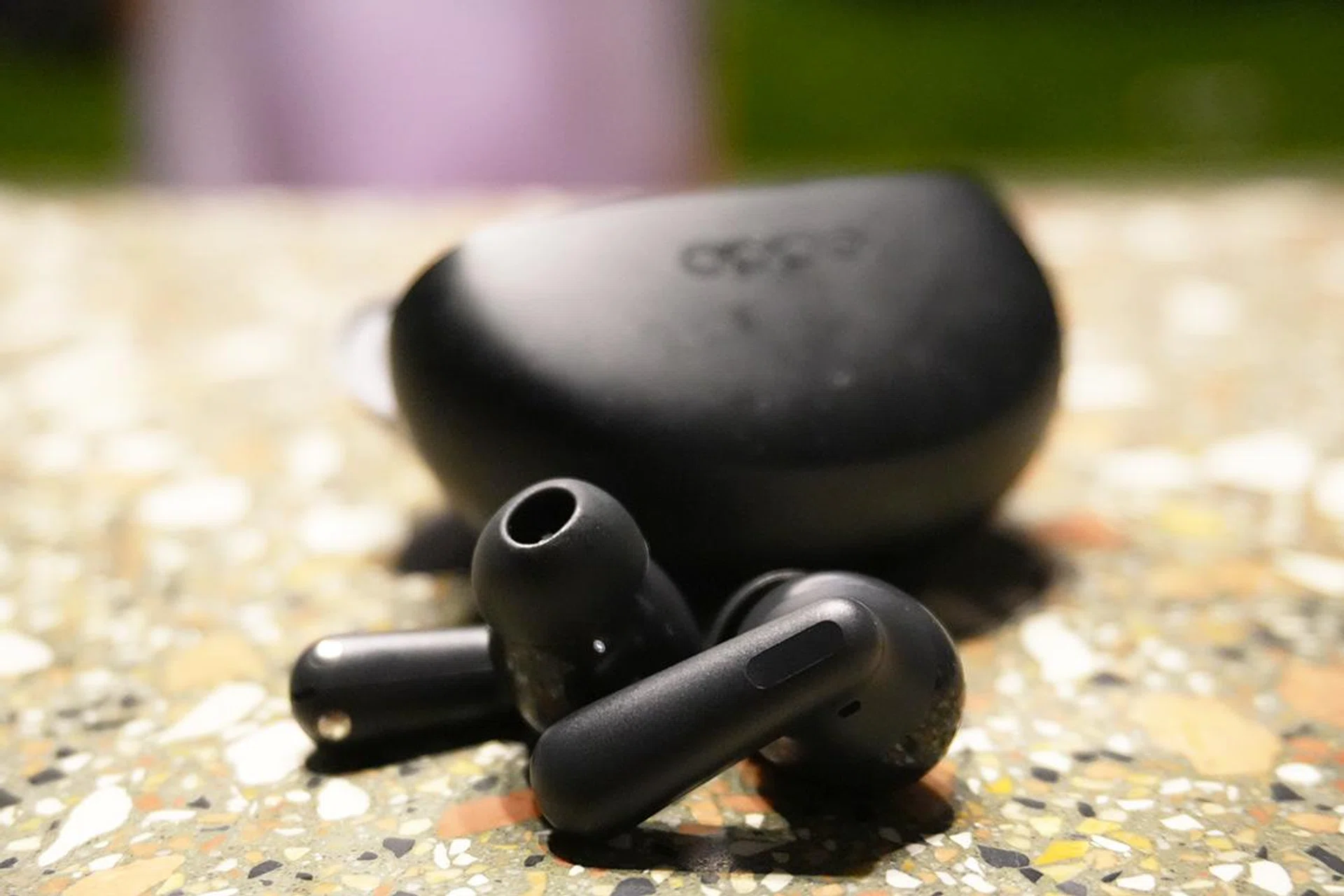 OPPO EncoAir4 Pro in Midnight Black. Photo: HWZ