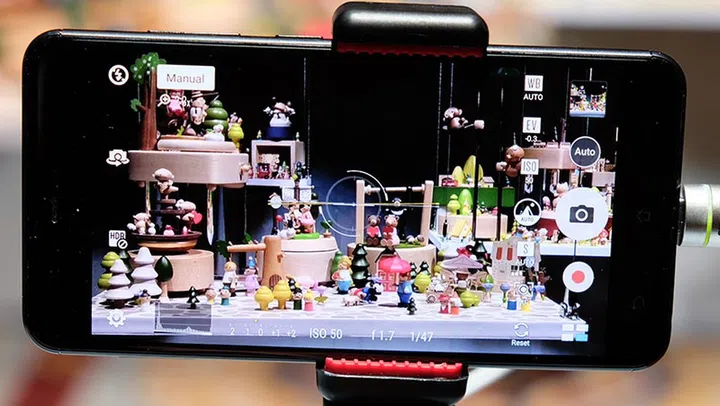ASUS is serving up a host of manual controls in its camera app, with options for controlling things like exposure values, ISO, shutter speed, and the focal length.