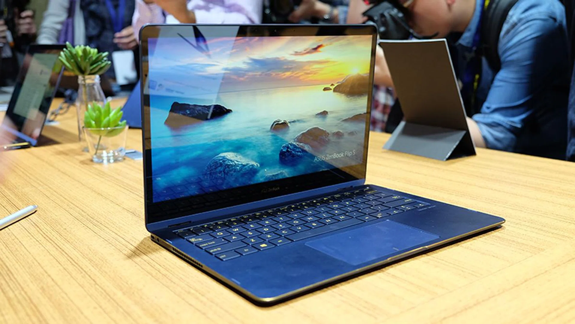 ASUS ZenBook Flip S