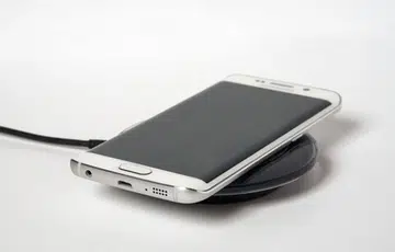 The new Qi standard could allow manufacturers like Samsung to enable faster wireless charging on their charging pads. (Image Source: Qi Wireless)