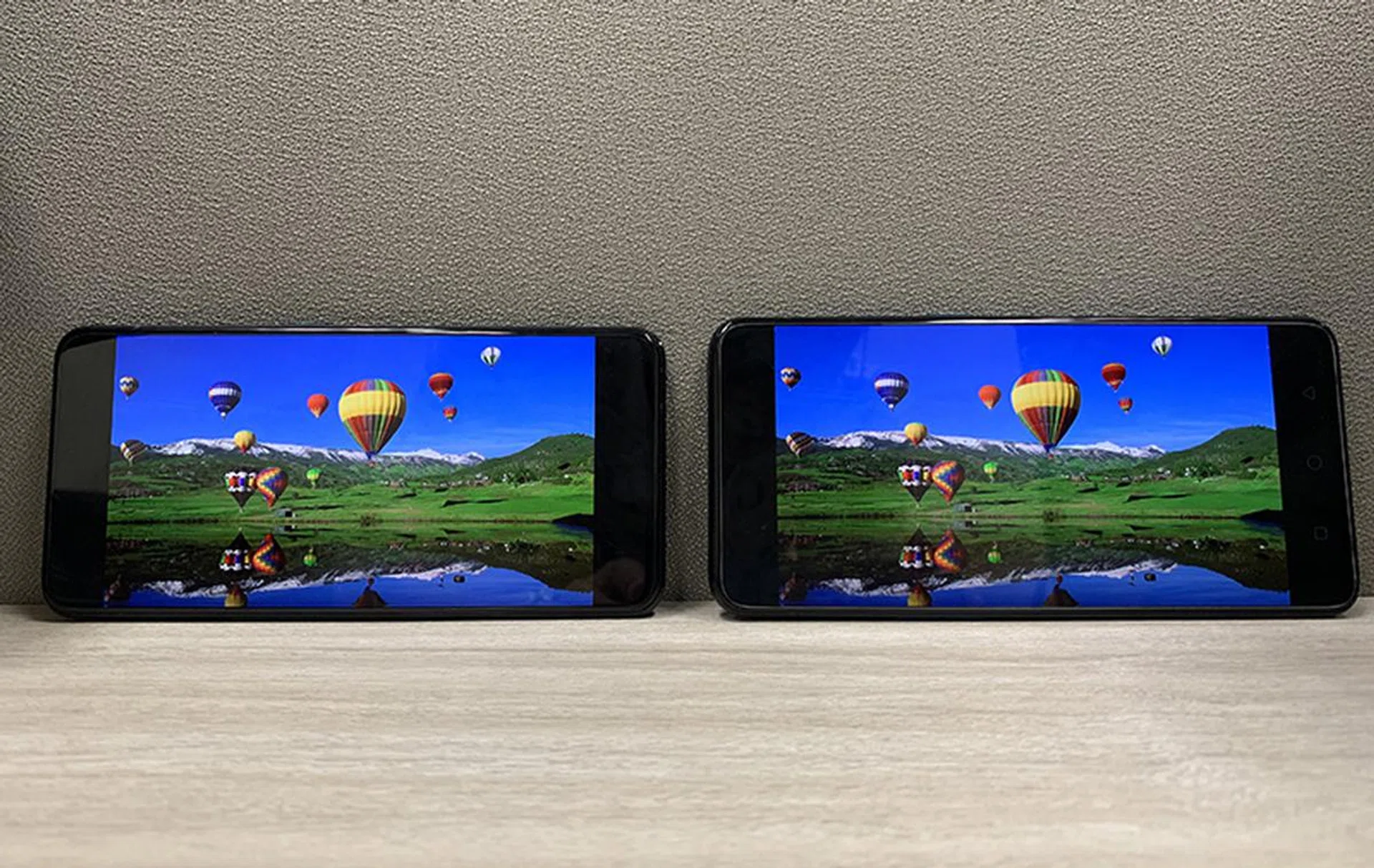 The displays for both phones are very similar.