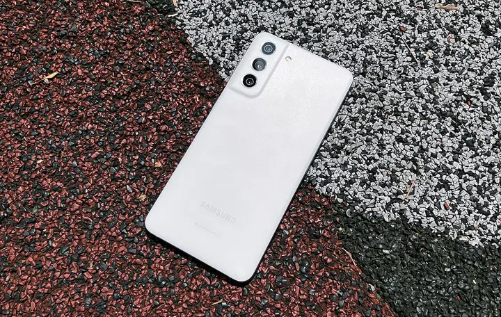 The Samsung Galaxy S21 FE.