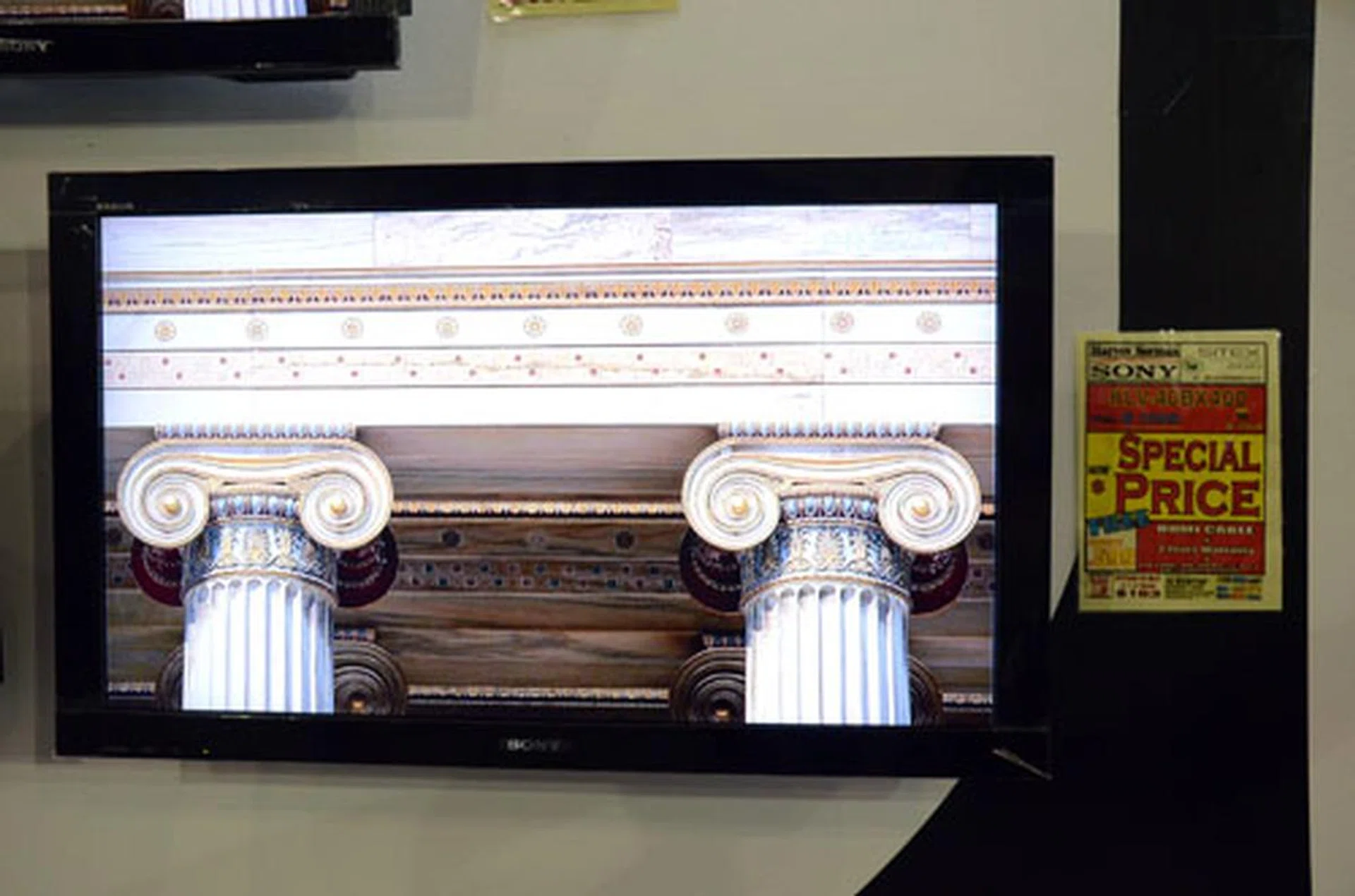 Snooping around for a 40-inch LCD TV without the frills? The price tag might say "Special Price", but we've got some news for you. Sony's BX400 is yours for only $849 compared to its retail price of $1099. You also get a free HDMI cable with each purchase.