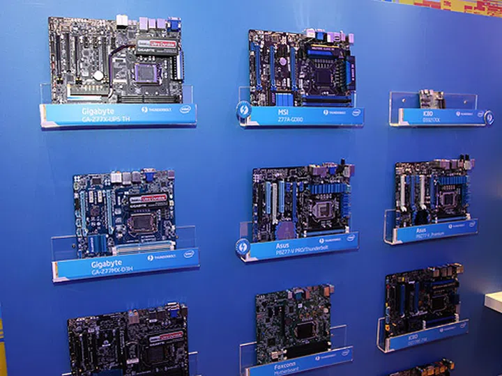 A handful of upcoming motherboards based on the Intel Z77 chipset will come equipped with a Thunderbolt controller.