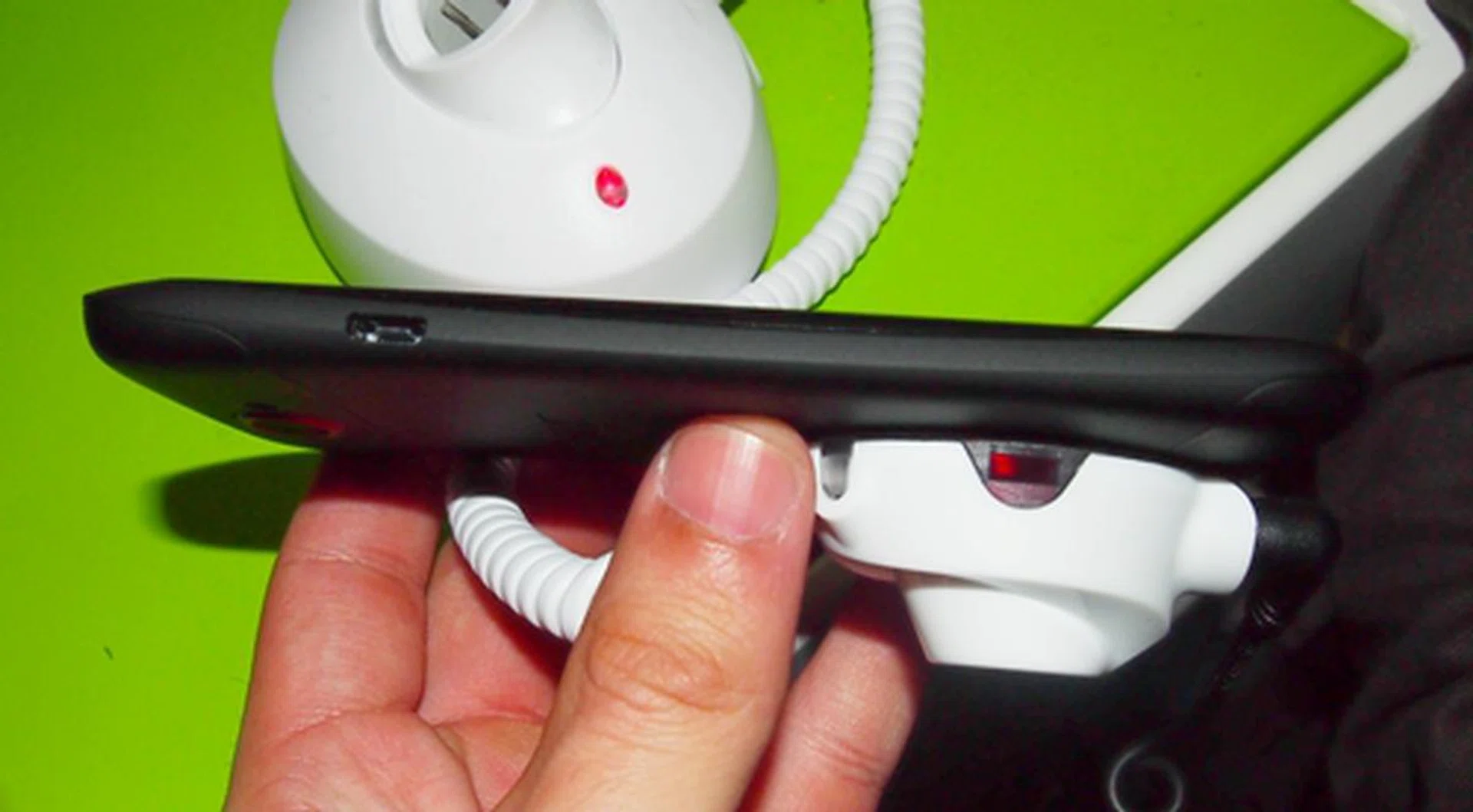 Measuring just 7.6mm thin, the One S is the slimmest HTC phone to date. It also gained our thumbs up for its aluminum unibody design which feels solid in our hands.