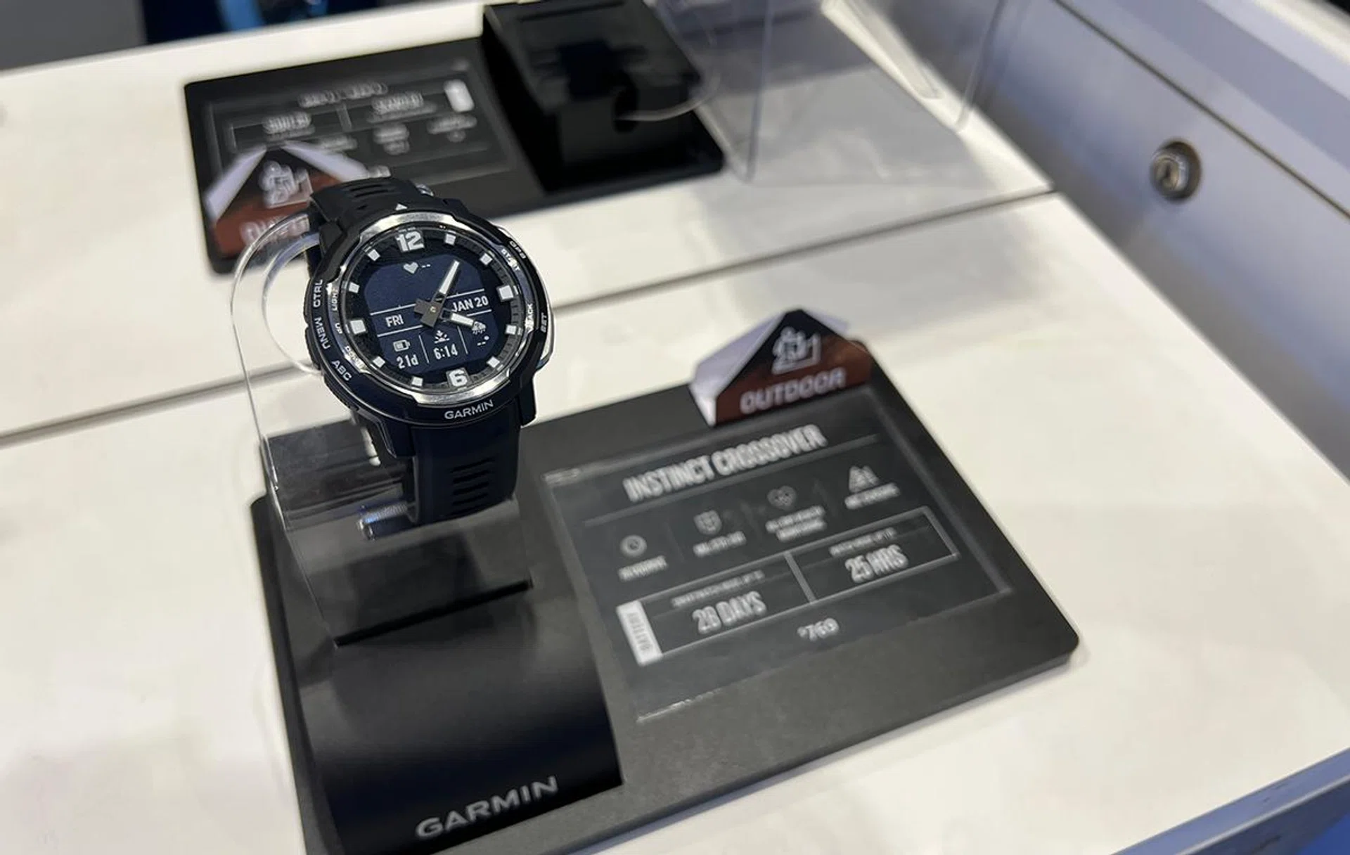 Garmin Instinct Crossover.