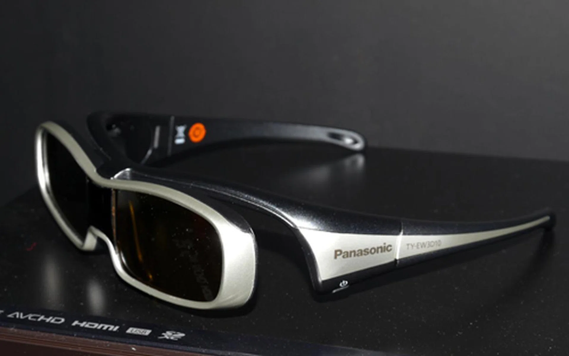 Panasonic will be bundling a pair of active shutter glasses (TY-EW3D10) with the VT20 model. Here's one practical feature. The glasses turn off automatically once they are placed out of range for more than 5 minutes. Panasonic has collaborated with RealD, a prominent 3D innovator in the theatrical field, to make the VT20 model a 3D reality.