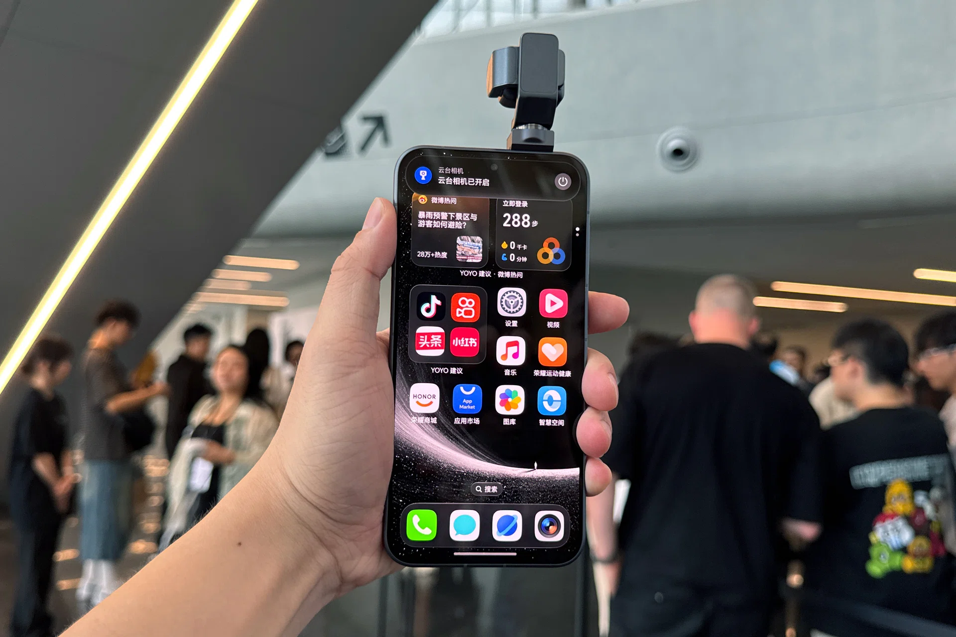 Honor Robot Phone gimbal camera preview