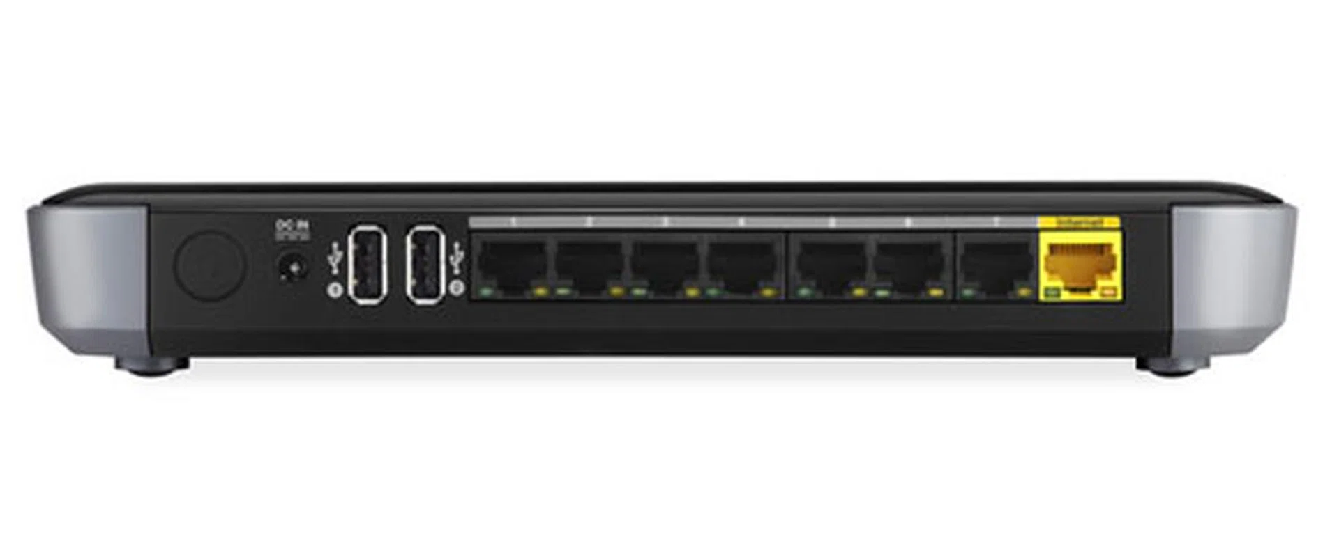 The biggest incentive of the N900 is the extensive number of ports it carries. This baby packs seven Gigabit Ethernet and two USB ports on its back panel.