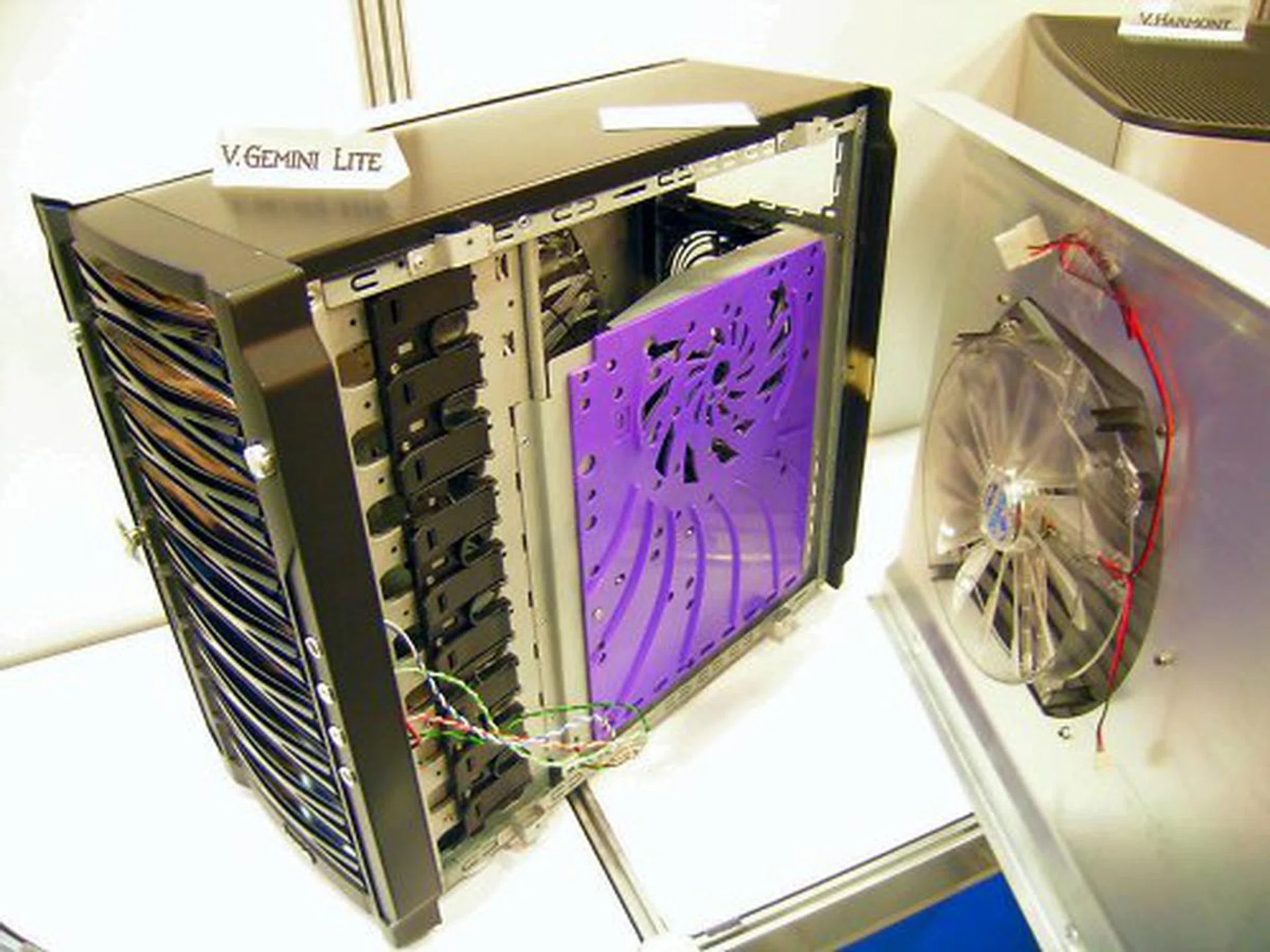  The Gemini Lite seems to be their most interesting desktop chassis there. Though not a full tower, it has seven drive bays, two 220mm fans on each side and a proprietary air flow filter behind the motherboard.  