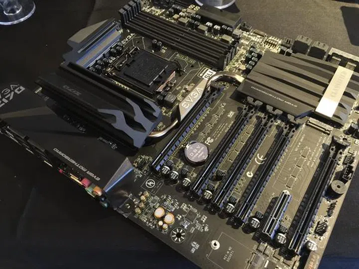 The EVGA Z170 Classified features a total of five PCIe 3.0 x16 slots. (Image Source: Jacob Freeman @ EVGA)