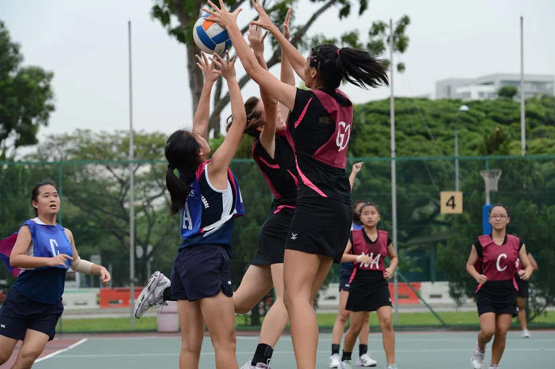The D4's fast 10 fps shooting speed lets you capture fast-moving action without worry. f/5.6 at 120mm, 1/500 sec, ISO400.
