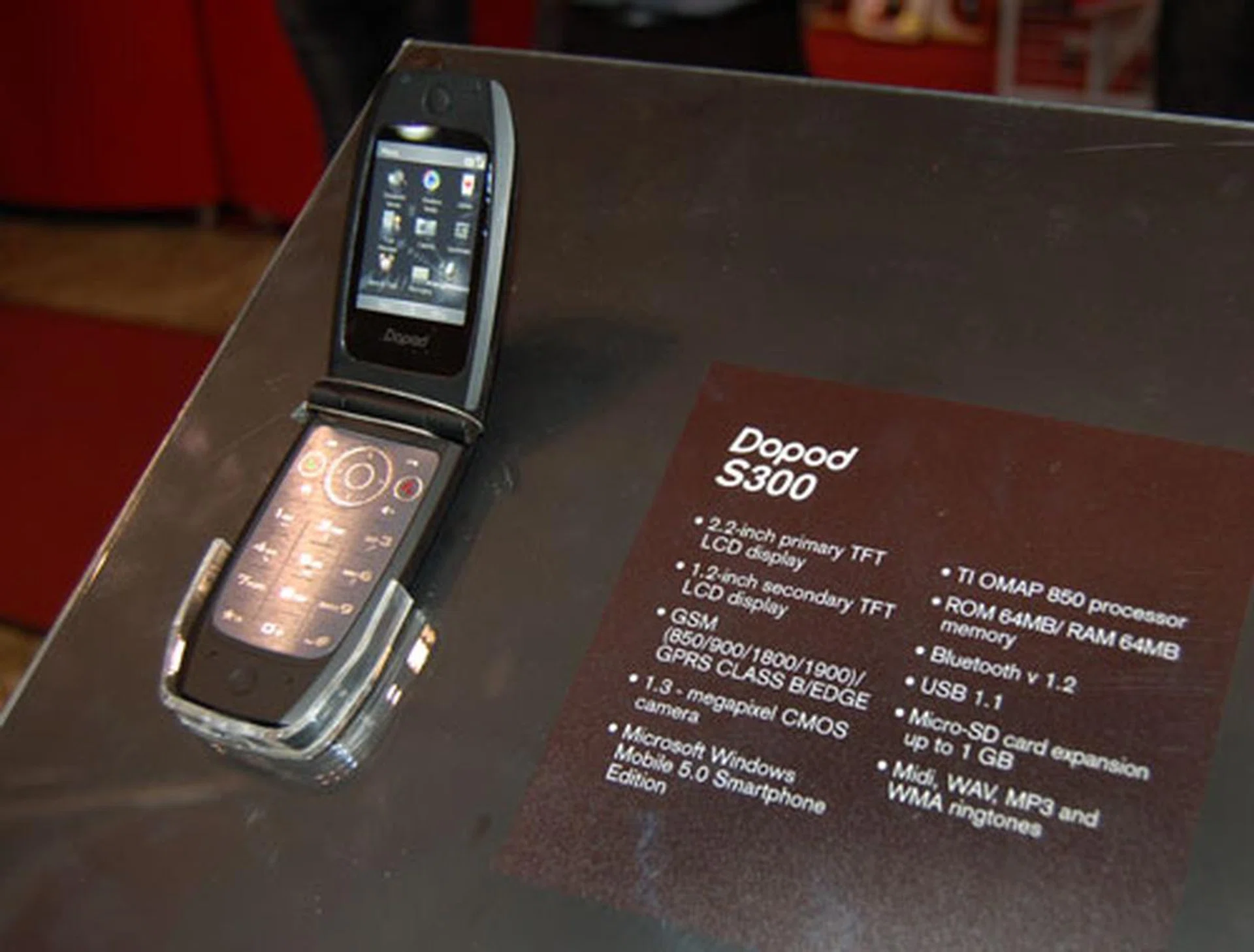 The Dopod S300 is possibly the thinnest clam-shell PDA phone in the market today.