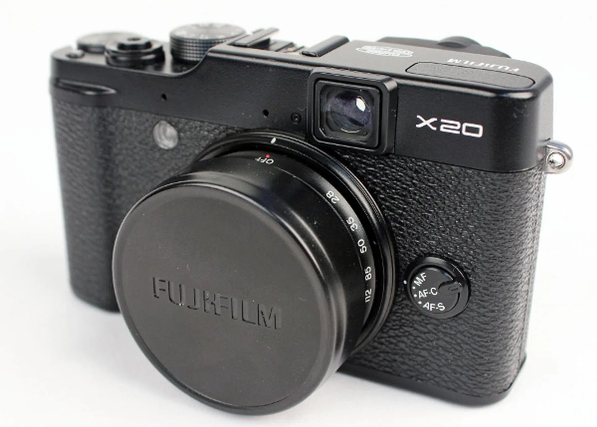 The X20 comes with a lens cap, which you need to remove in order to power on the camera. Unfortunately, this makes it easy to misplace the lens cap.