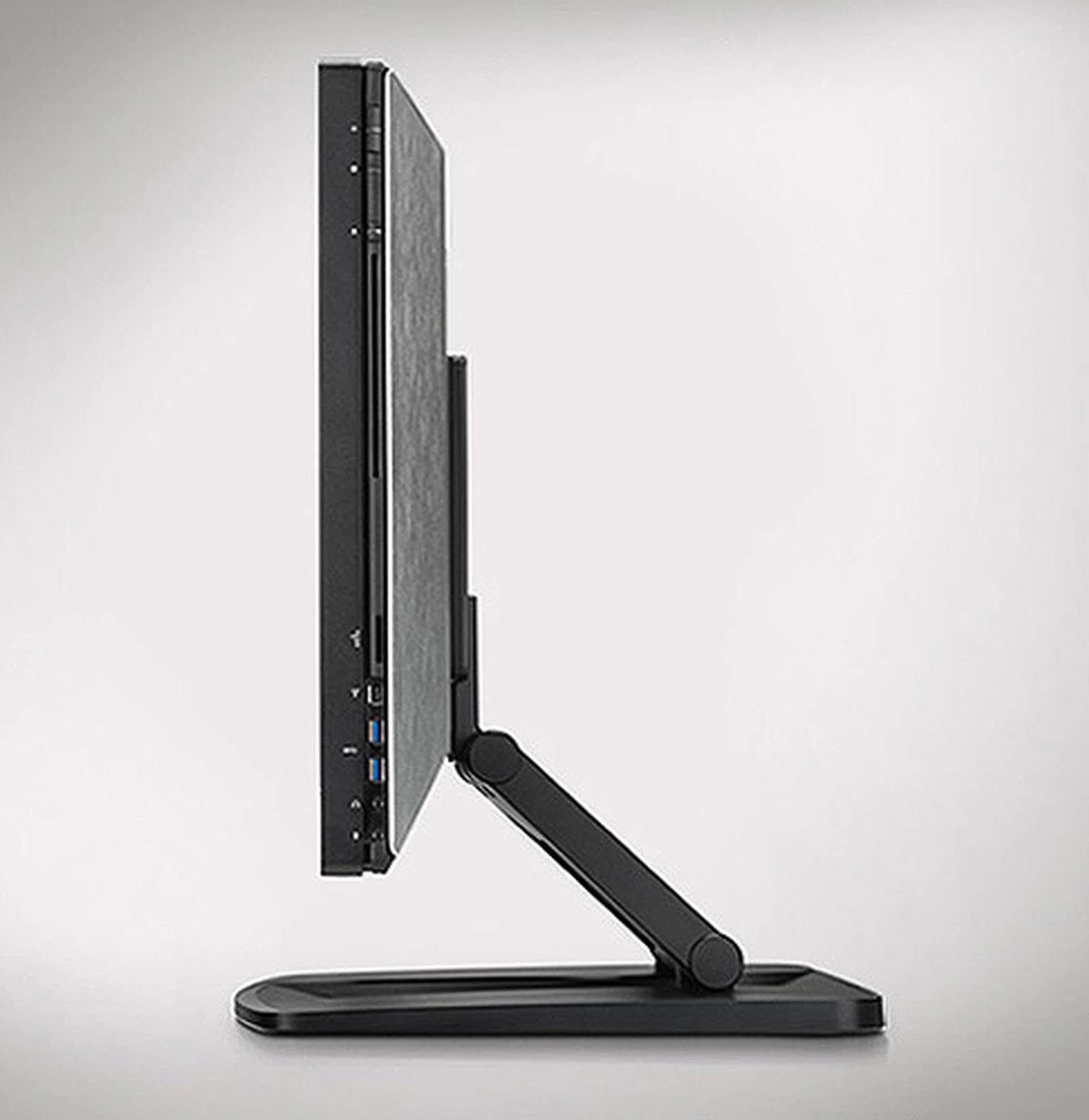 The HP Z1 isn't exactly what we'd call slim, since the display itself is 10cm thick and the stand occupies quite a bit of desk space, but for a workstation, it cuts a sexy silhouette.