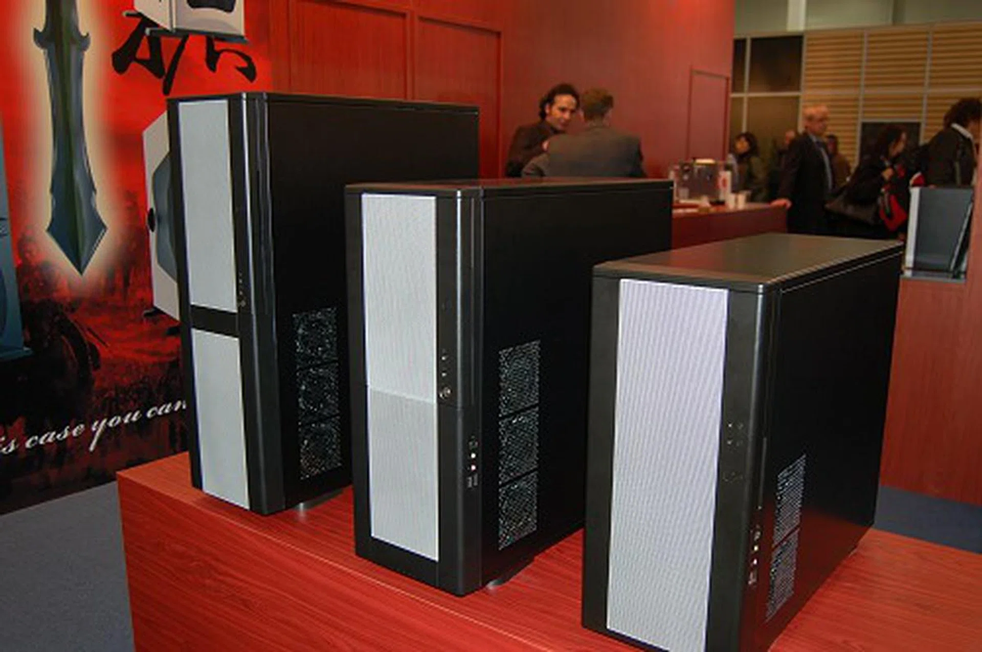 And here's their lower-end Mesh series of workstation chassis.  