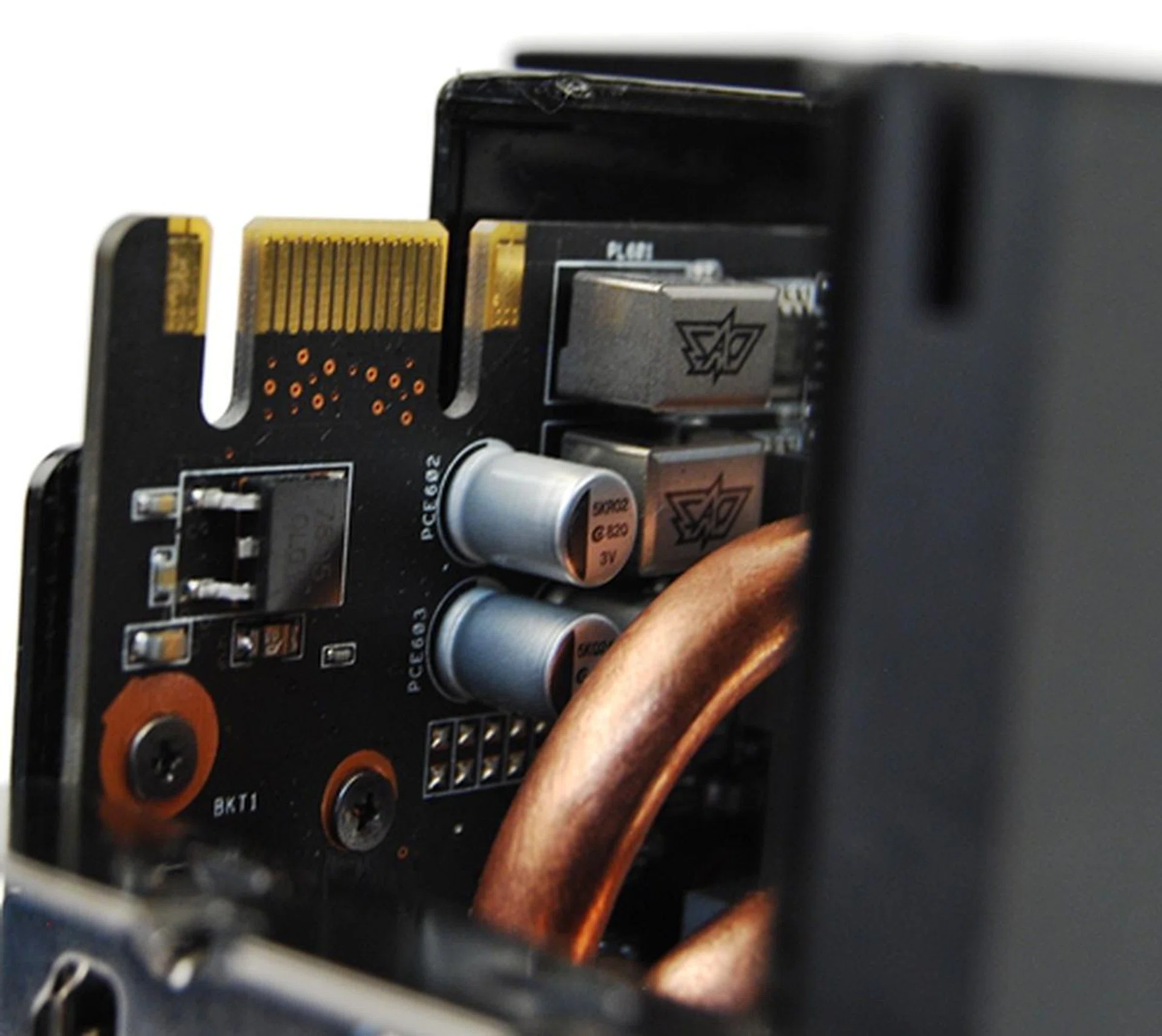 There is a SLI connector that allows users who have a pair of Mars II and run Quad-SLI with them; however, with its exorbitant price tag and limited availability, it would be a daunting task!